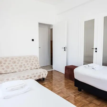 Modern New Comfort 2 Bd Apt In Centre *