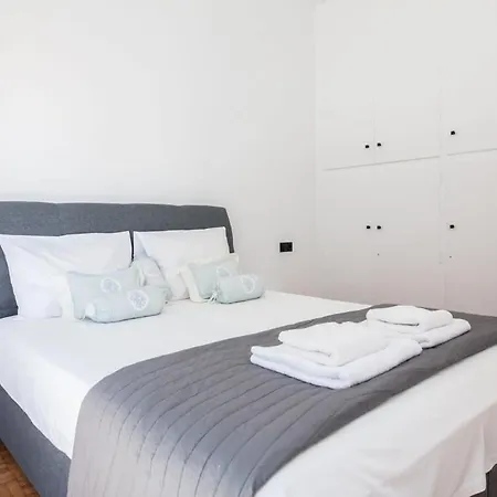 Modern New Comfort 2 Bd Apt In Centre