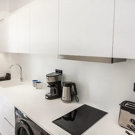 Modern New Comfort 2 Bd Apt In Centre Apartment *