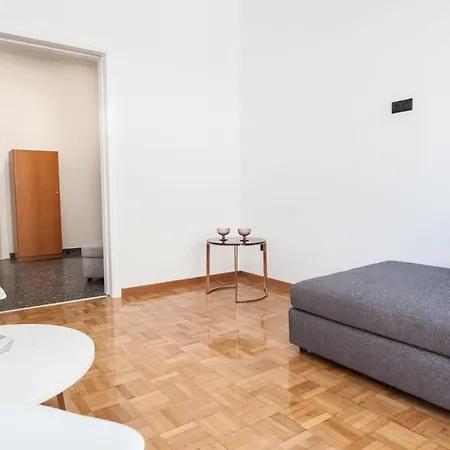 Modern New Comfort 2 Bd Apt In Centre Apartment