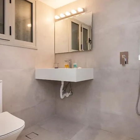 Modern New Comfort 2 Bd Apt In Centre Athens